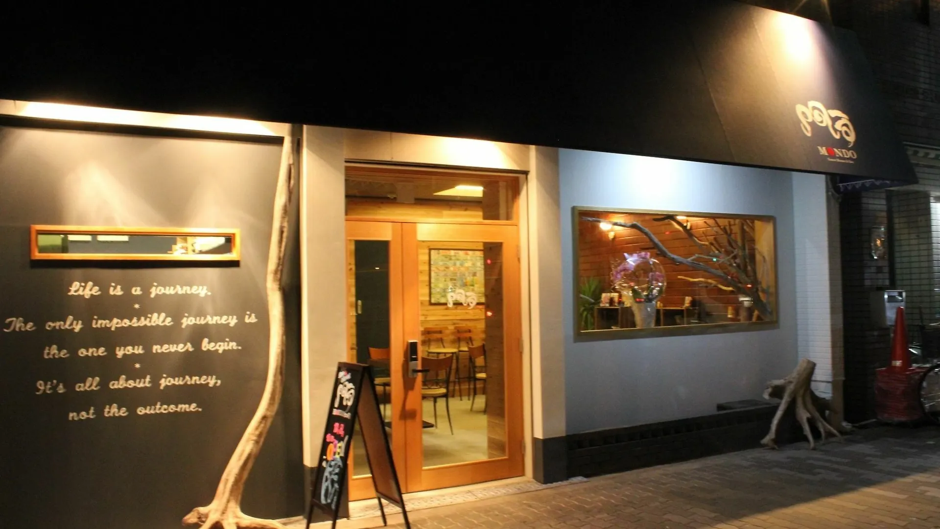 Contacts de Bar And Hostel Mondo